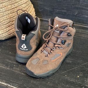 Vasque Breeze Suede Waterproof hiking Boots, Size 2. Boys
